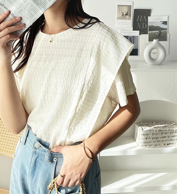 GeeRA（ジーラ）の「ラッフルショルダー表面感カットソー（カットソー）」｜詳細画像