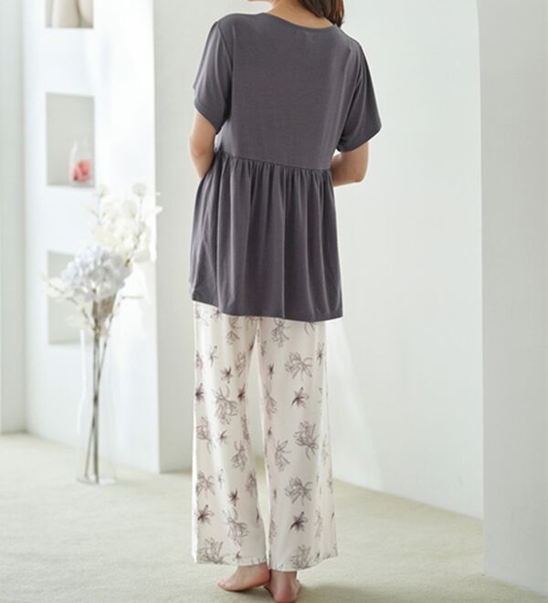 YU'NOW（ユナウ）の「【上下２点セット】レーヨンブレンドペプラムパジャマセット（パジャマ・ルームウェア）」｜詳細画像