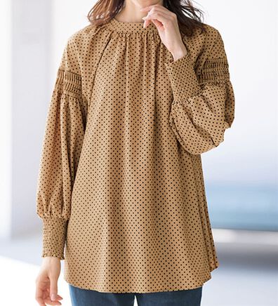 BELLUNA（ベルーナ）の「たっぷりギャザーのドット柄ブラウス（ブラウス）」