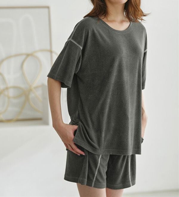 YU'NOW（ユナウ）の「【上下２点セット】ひんやりとろけるレーヨンブレンドパイルパジャマ（パジャマ・ルームウェア）」｜詳細画像