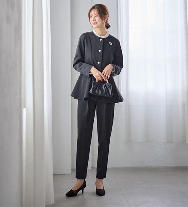 GeeRA（ジーラ）の「【２点セット】ペプラムジャケットテーパードパンツセットアップスーツ（パンツスーツ）」｜詳細画像