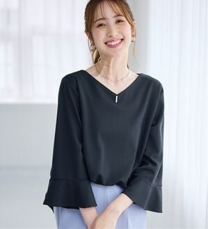 alotta（アロッタ）の「パール調ボタンフレアー袖ブラウスＴシャツ（ブラウス）」｜ダークネイビー