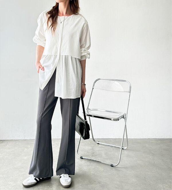 GeeRA（ジーラ）の「センターラインセミフレアカットパンツ（フルレングスパンツ）」｜詳細画像