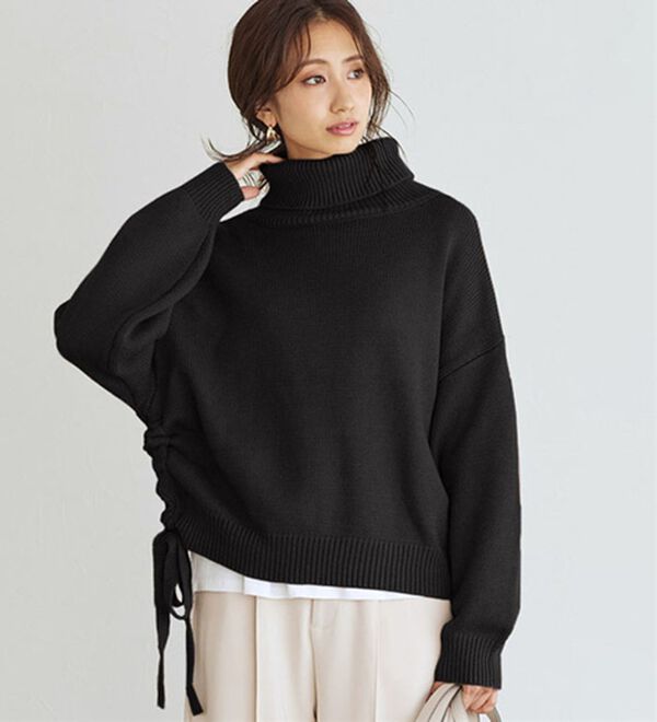 Pierrot（ピエロ）の「ゆったりサイドリボンタートルニット（ニット・セーター）」｜ブラック