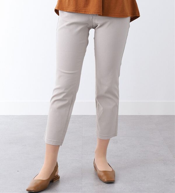 BELLUNA（ベルーナ）の「ウルトラ美脚ストレッチアンクルパンツ（クロップドパンツ）」｜ペールグレー