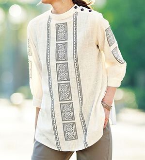BELLUNA（ベルーナ）の「インド綿スラブ調素材幾何柄刺しゅうブラウス（ブラウス）」｜オフ白系