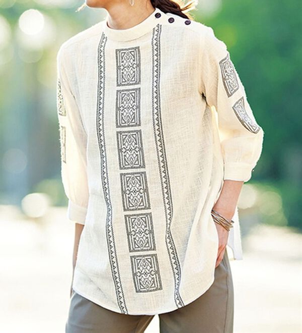 BELLUNA（ベルーナ）の「インド綿スラブ調素材幾何柄刺しゅうブラウス（ブラウス）」｜オフ白系