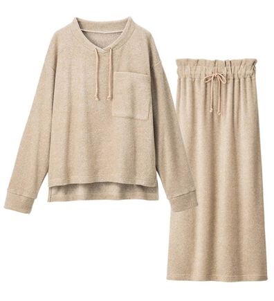 YU'NOW（ユナウ）の「なめらかフリースプルオーバー＆スカートセットアップ（パジャマ・ルームウェア）」