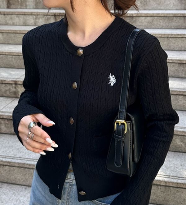 RANAN（ラナン）の「＜Ｕ．Ｓ．Ｐ＞ゴールド調ボタン刺繍ケーブルカーディガン（ニット・セーター）」｜ブラック