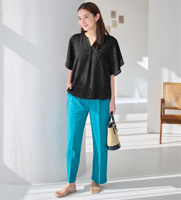 Viola e Viola（ヴィオラ エ ヴィオラ）の「【接触冷感】さらっと涼感フレアスリーブブラウス（ブラウス）」｜詳細画像