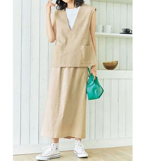 VINNO（ヴィノ）の「麻入素材ベスト＆スカートセットアップ（セットアップ）」｜ナチュラル