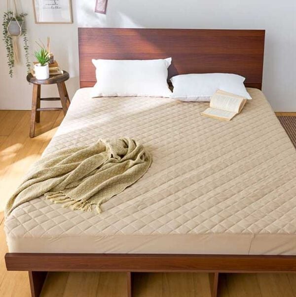 iellio（イエリオ）の「ひんやり冷感敷パッド一体型ＢＯＸシーツ＜洗える・接触冷感・抗菌防臭・時短・家事楽・ボックスシーツ・寝苦しさ対策＞（ボックスシーツ・ベッドシーツ）」｜モカベージュ