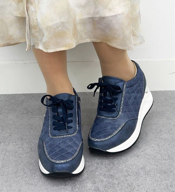 BELLUNA（ベルーナ）の「４Ｅ厚底キルティング風スニーカー（スニーカー）」｜詳細画像