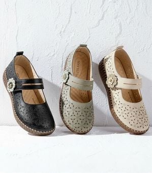 BELLUNA（ベルーナ）の「ゆったりカットワークストラップシューズ（パンプス）」｜詳細画像