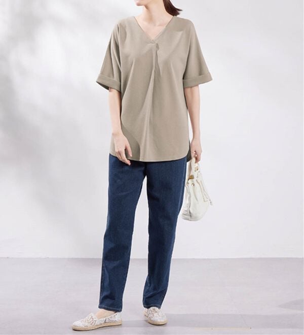 Viola e Viola（ヴィオラ エ ヴィオラ）の「【４つの機能付】ひんやり！すっきりＶネックＴシャツブラウス（カットソー）」｜詳細画像