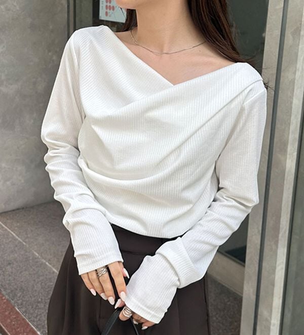 RANAN（ラナン）の「【春色追加】上品ドレープリブロングＴシャツ（カットソー）」｜ホワイト