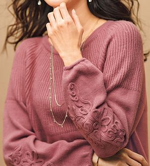 BELLUNA（ベルーナ）の「コード刺しゅうニットプルオーバー（ニット・セーター）」｜ローズ