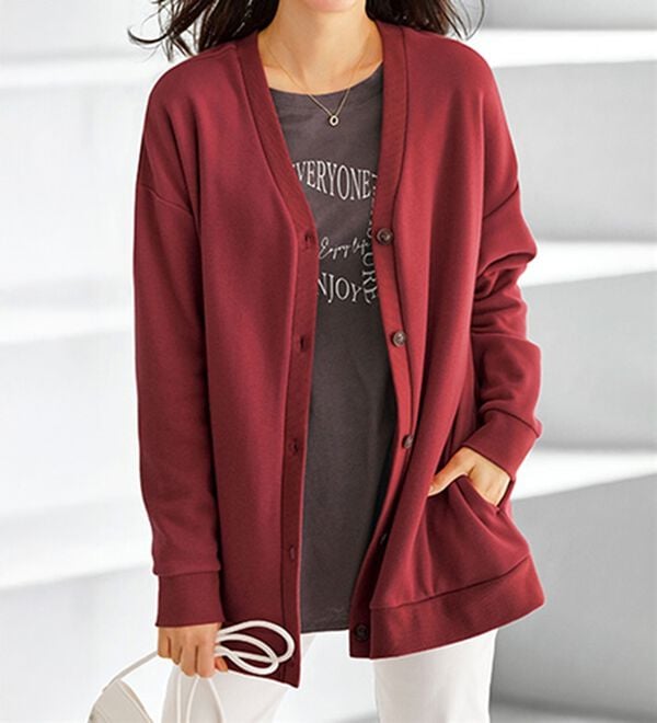 BELLUNA（ベルーナ）の「裏ファー素材前ボタンデザインカーディガン（その他カーディガン）」｜レッド