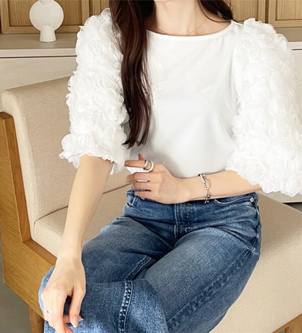 GeeRA（ジーラ）の「【YOUING.】フラワーモチーフ半袖トップス（カットソー）」｜詳細画像