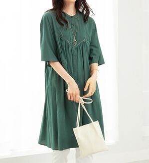 BELLUNA（ベルーナ）の「レース使いフレアーシルエットワンピース（チュニックワンピース）」｜ブルーグリーン