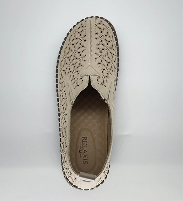 BELLUNA（ベルーナ）の「ゆったりカットワークスリッポン（スリッポン）」｜詳細画像