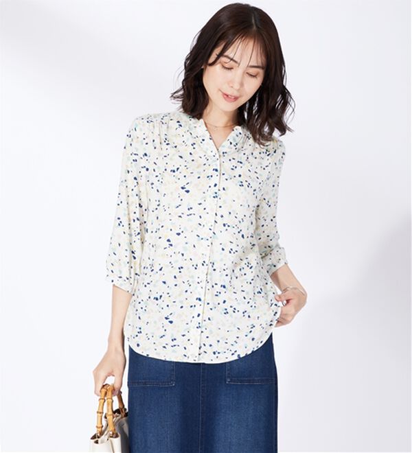 BELLUNA（ベルーナ）の「レーヨン素材ギャザー使いプリントブラウス（ブラウス）」｜詳細画像