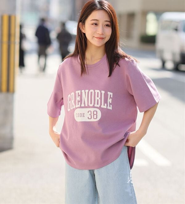 A HAPPY MARILYN（アハッピーマリリン）の「【Ｍ～８Ｌ】【接触冷感・ＵＶ対策】カレッジプリント裾ラウンドＴシャツ（Tシャツ）」｜詳細画像