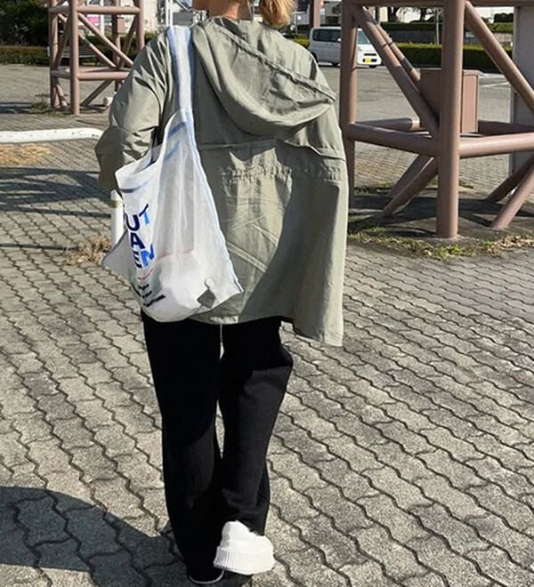 BELLUNA（ベルーナ）の「はっ水加工軽量パーカー（ポーチ付）（パーカー）」｜詳細画像