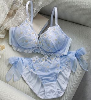 YU'NOW（ユナウ）の「ぷるるん谷間のノンワイヤーブラ＆ショーツ（ブラジャー＆ショーツセット）」｜ブルー／グレー