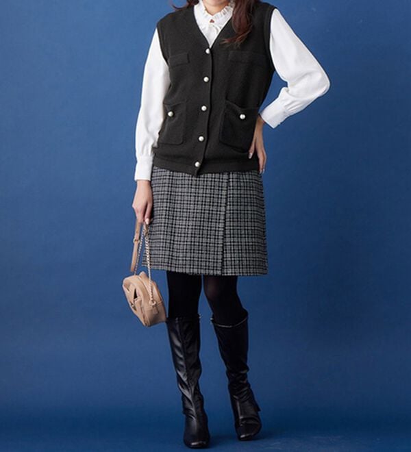 alotta（アロッタ）の「パール調ボタン付ツイード見えニットベスト（ベスト）」｜詳細画像