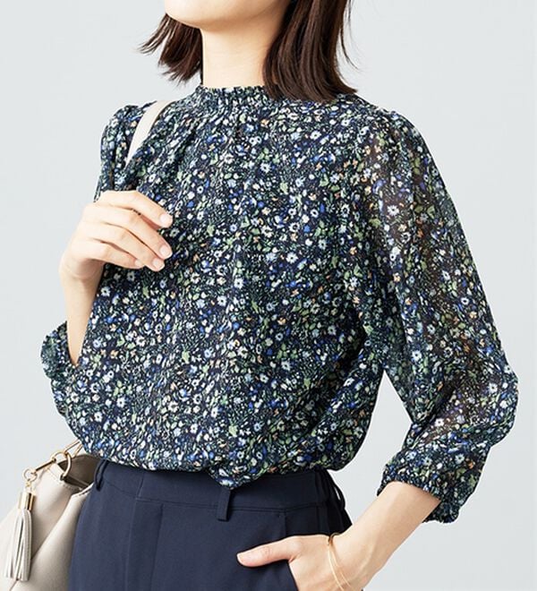 BELLUNA（ベルーナ）の「シフォン素材シャーリング使いブラウス（ブラウス）」｜詳細画像