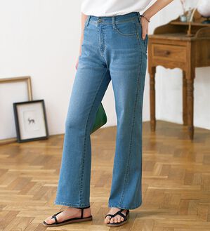 BELLUNA（ベルーナ）の「細見せ！セミフレアーデニムパンツ（フルレングスパンツ）」｜詳細画像