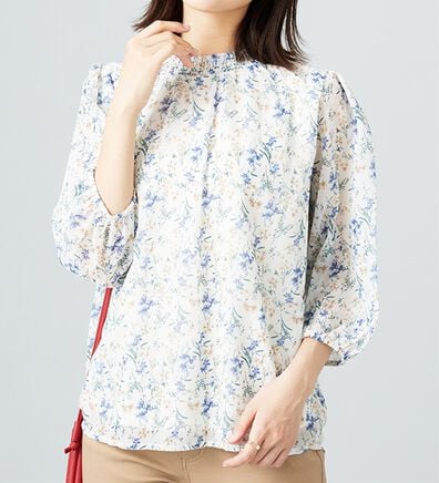 BELLUNA（ベルーナ）の「シフォン素材シャーリング使いブラウス（ブラウス）」