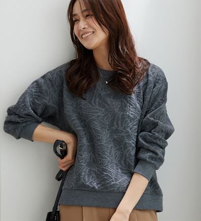 BELLUNA（ベルーナ）の「花柄ふくれジャカード素材プルオーバー（カットソー）」