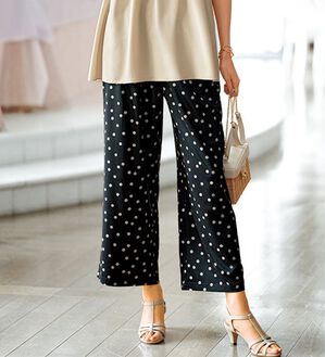 BELLUNA（ベルーナ）の「ゆったり快適プリントワイドパンツ（ワイドパンツ・ガウチョ）」｜黒系ドット柄