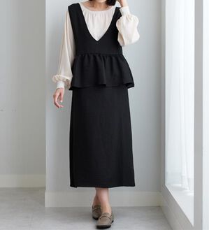 BELLUNA（ベルーナ）の「体型カバー！ペプラムジャンパースカート（ジャンパースカート）」｜黒