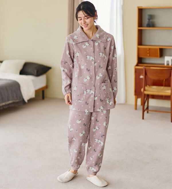 LAVIENNE（ラヴィエンヌ）の「【首元までぬくぬく】ソフトでかるぽかフリースパジャマ（パジャマ・ルームウェア）」｜詳細画像