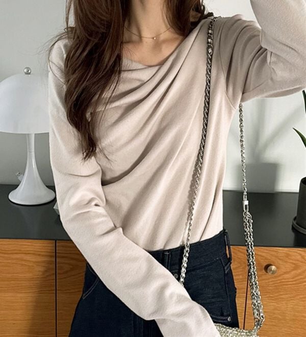 GeeRA（ジーラ）の「ドレープデザインカットソー（カットソー）」｜詳細画像