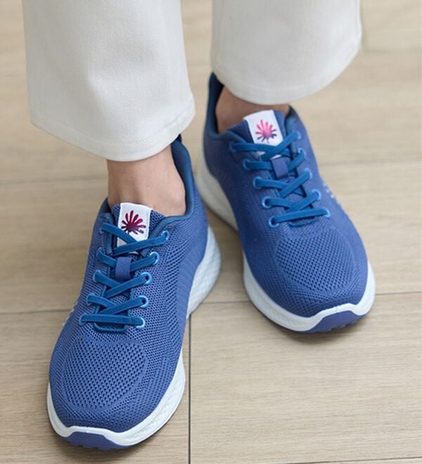 BELLUNA（ベルーナ）の「手を使わずに履けるニットスニーカー（スニーカー）」｜詳細画像