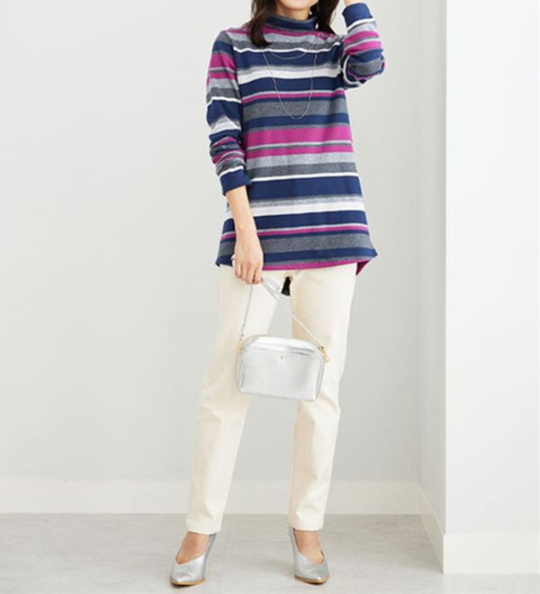 BELLUNA（ベルーナ）の「ふわふわ裏ファーハイネックプルオーバー（カットソー）」｜詳細画像