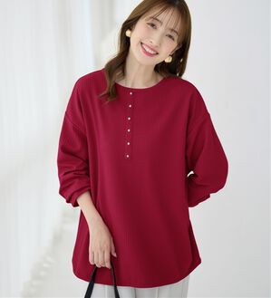 alotta（アロッタ）の「楽キレイ！前後２ＷＡＹパールデザインゆるトップス（カットソー）」｜ピンクレッド