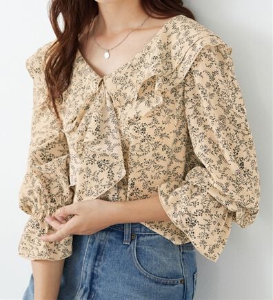 alotta（アロッタ）の「フリル衿小花柄ブラウス（ブラウス）」