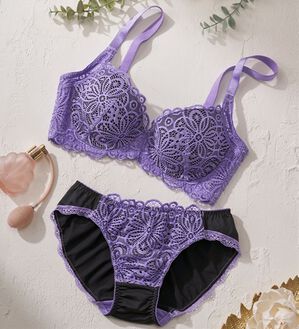 YU'NOW（ユナウ）の「レーシー脇高スッキリブラ＆ショーツ　～配色カラー～（ブラジャー＆ショーツセット）」｜パープル／ブラック