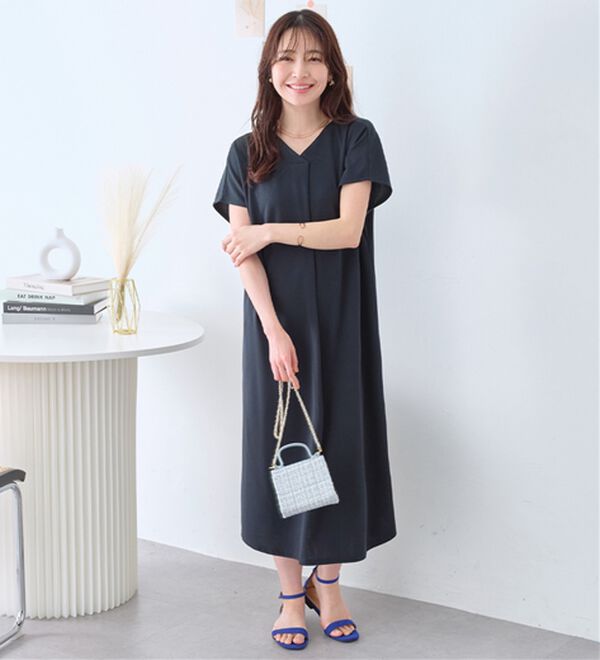 alotta（アロッタ）の「【４つの機能付】ひんやりフロントタックＶネックゆるワンピース（カットソーワンピース）」｜詳細画像