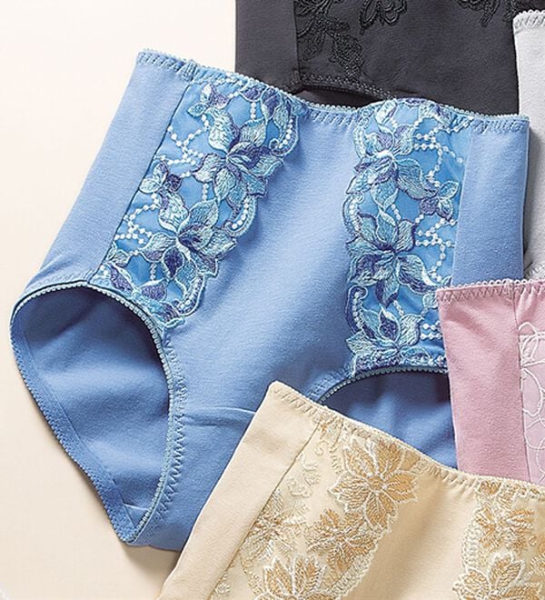 LAVIENNE（ラヴィエンヌ）の「綿９５％の華やかショーツ　単品（ショーツ）」｜ブルー