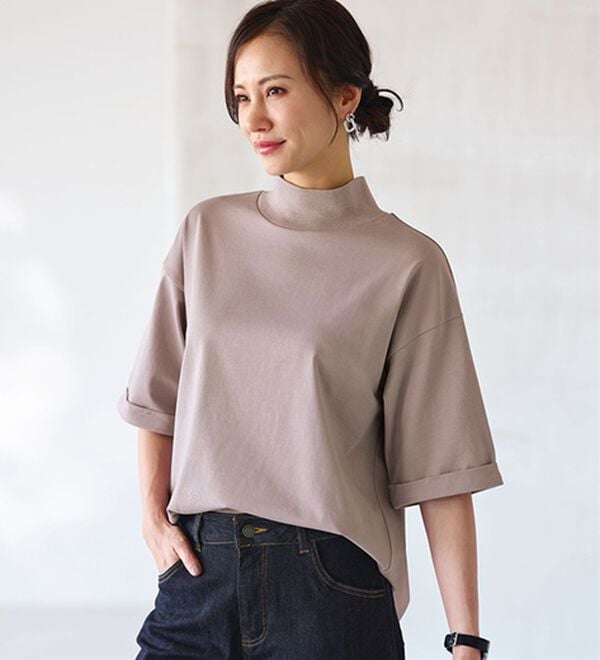 BELLUNA（ベルーナ）の「小顔見せ！ヒンヤリハイネックオーバーサイズＴシャツ（Tシャツ）」｜モカ