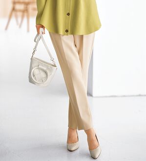 BELLUNA（ベルーナ）の「裏起毛ジョーゼット素材テーパードパンツ（テーパードパンツ）」｜アイボリー