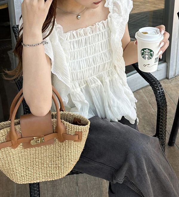 a出品ページ フリルシャーリングブラウス - ベルーナ【公式】