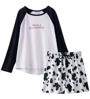 YU'NOW（ユナウ）の「ラグランスリーブＴシャツ＆ショートパンツセット（パジャマ・ルームウェア）」｜ブラック系牛柄