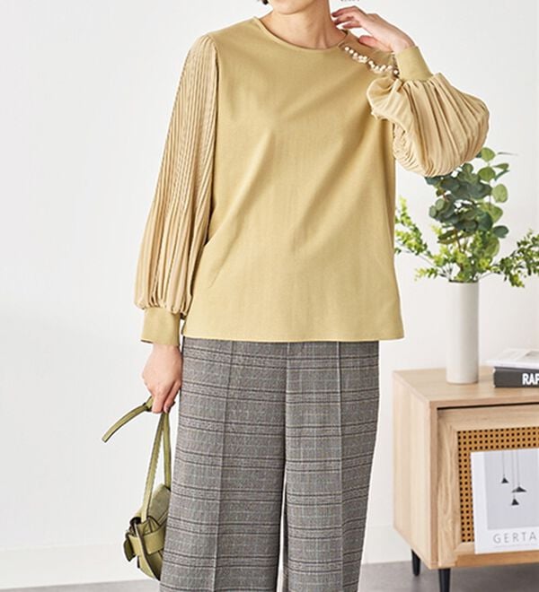 BELLUNA（ベルーナ）の「パール釦使い袖プリーツプルオーバー（カットソー）」｜詳細画像